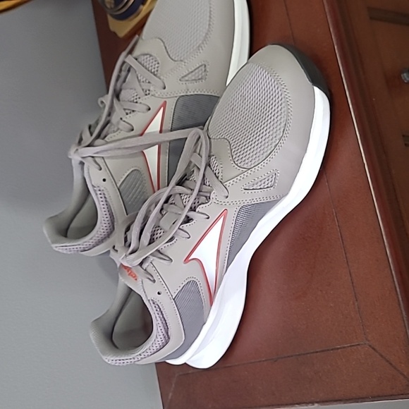 FUEL FOAM REEBOK TENNIS SHOES - Picture 3 of 6